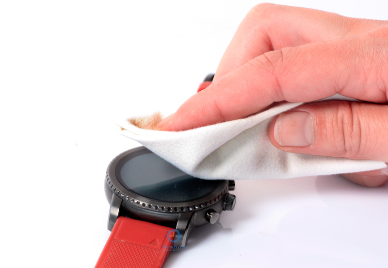 Stap 1 van plaatsen screen protector op smartwatch