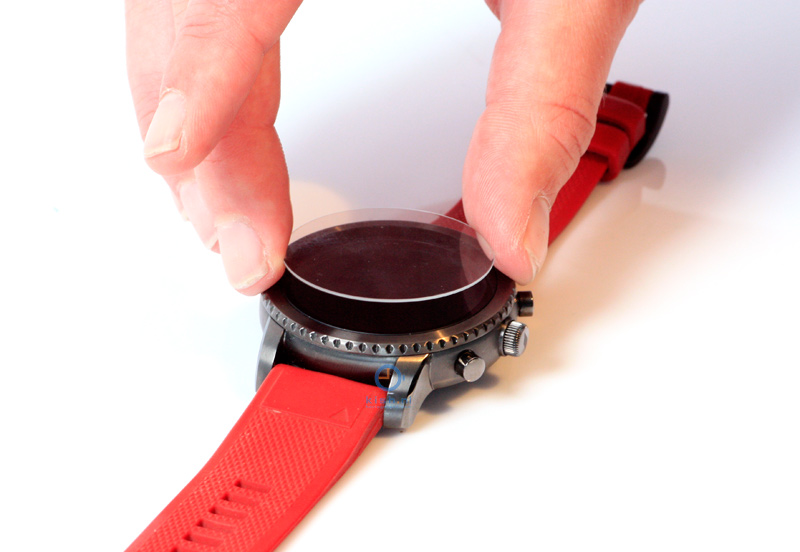 Stap 3 van plaatsen screen protector op smartwatch