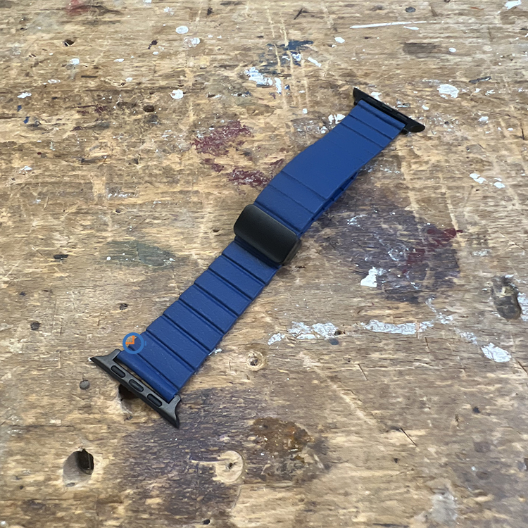 Apple Watch 41mm magnetic band: Blue
